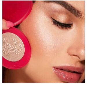 KIKO Milano Fruit Explosion Glowing Highlight